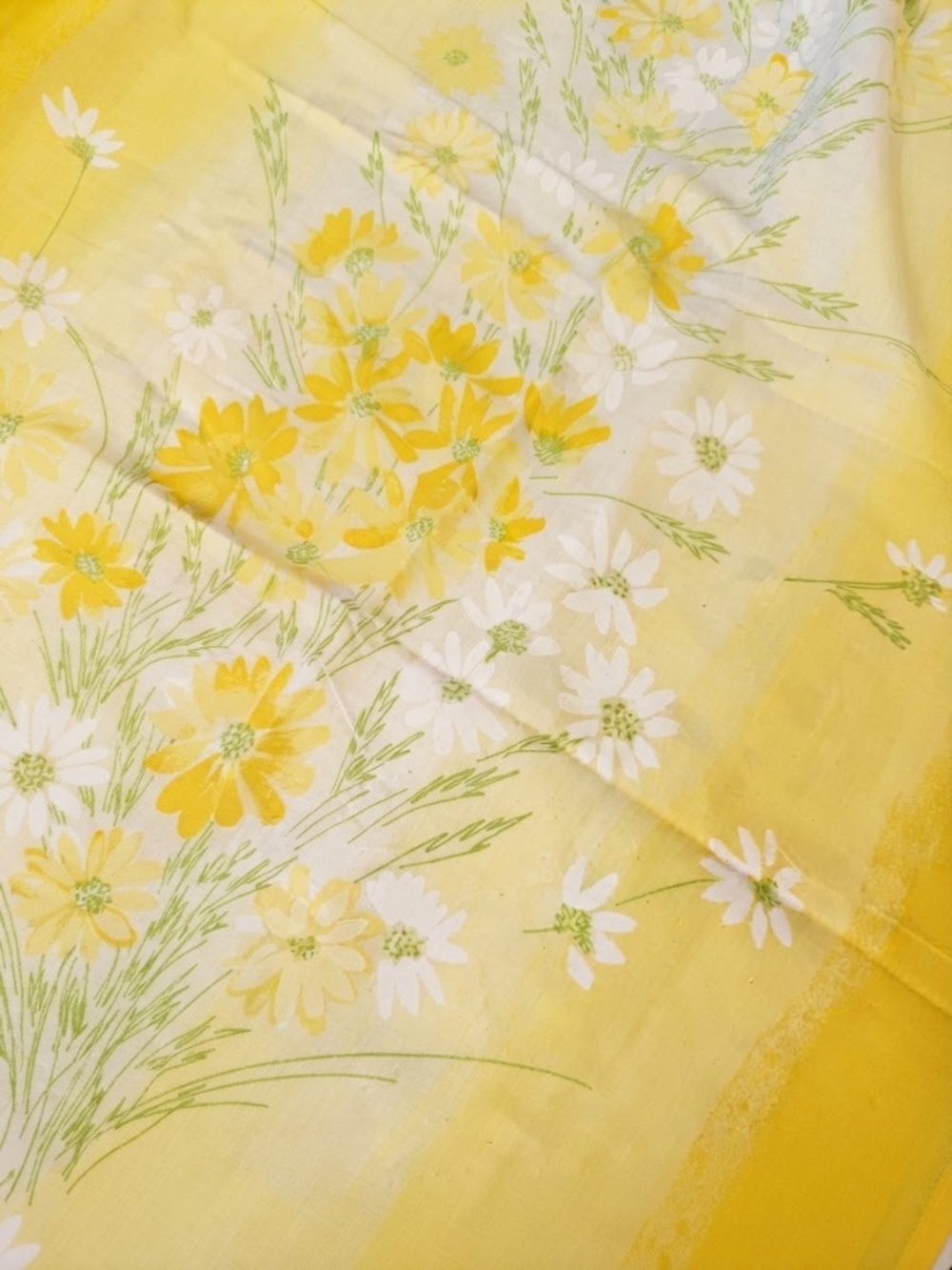 Vintage Burlington Queen Fitted Sheet - 1970s Yellow Daisy Floral Watercolor Omb